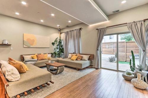 Dtwn Townhome With Hot Tub And Backyard Oasis!
