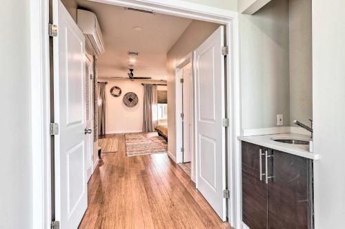 Dtwn Townhome With Hot Tub And Backyard Oasis!