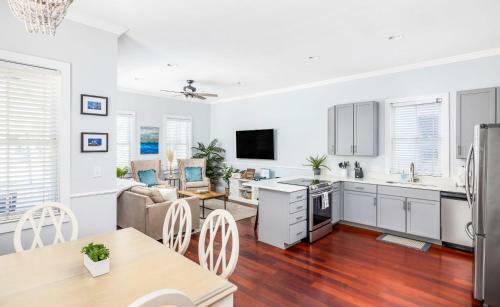 Rooftop Deck With Parking - 3 Blocks To King