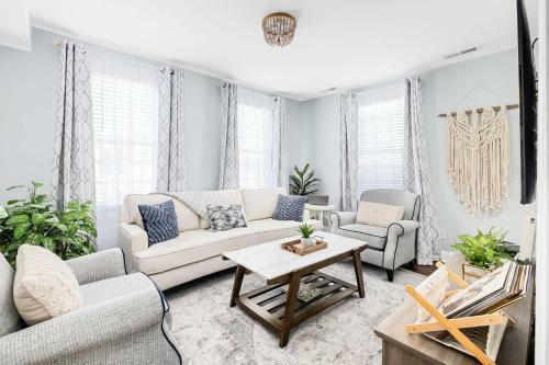 Stunning Private Courtyard - 1 Block To King