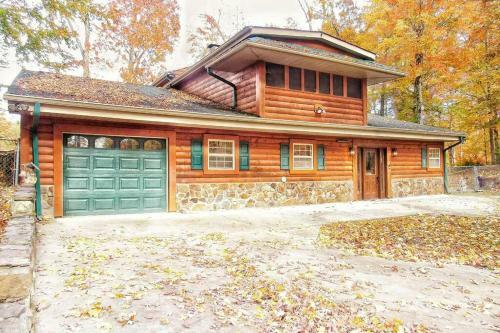 Pet Frndly Lakefront Cabin Hottub Gamerm Fireplace