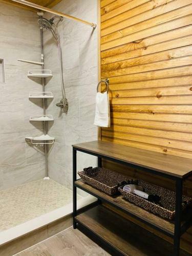 Pet Frndly Lakefront Cabin Hottub Gamerm Fireplace