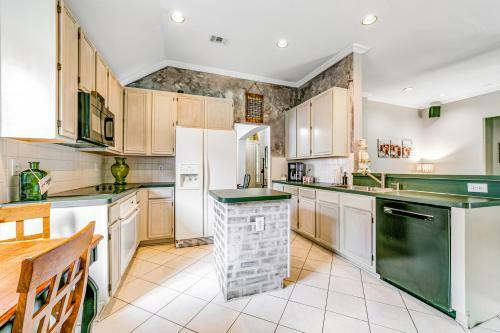 Artful Retreat In Allen