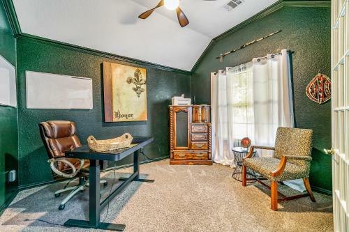 Artful Retreat In Allen