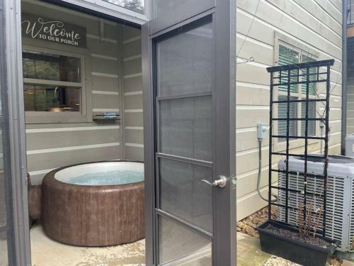 Cades Cove Paradise Softtub Spa Fireplace