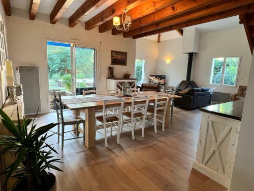 Charming Villa, Tranquillity By The Forest