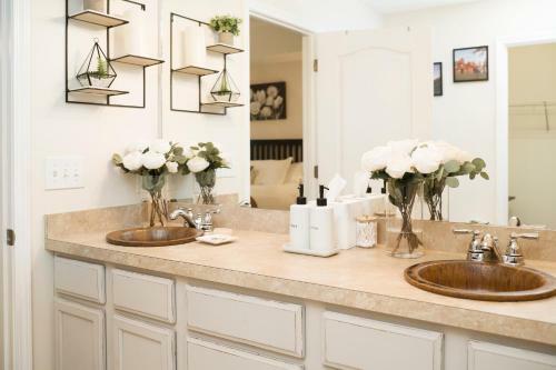 Luxe Quiet Townhouse W/parking/pool/by Dollywood