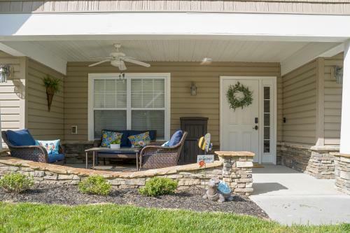 Luxe Quiet Townhouse W/parking/pool/by Dollywood