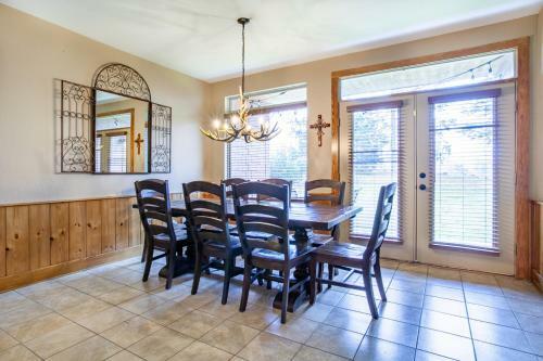 Higher Ground Condo With Mountain And Golf View