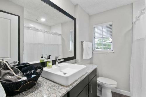 Apartamento Hidden 3bdr, 2ba W/pool & King Bed 6 Mins From Dt