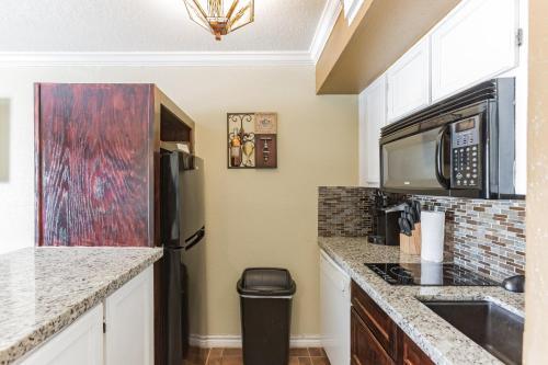 Apartamento Victorian Escape - Serene Condo With Beach Views Condo