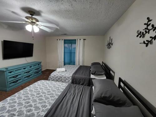 Modern Ten Acre Horse Ranch-walk To Lake Ray Robert