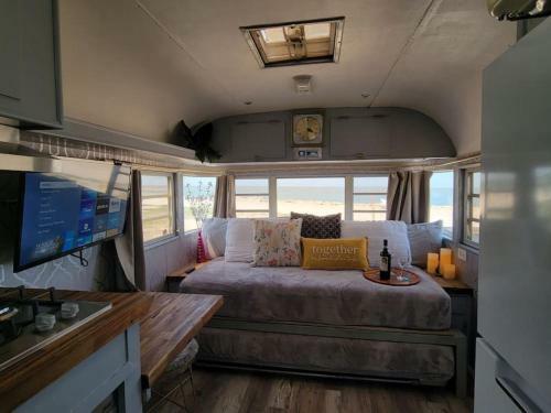 Apartamento Maggie At The Beach - Waterfront Retro Retreat