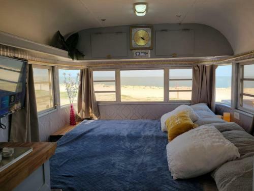 Apartamento Maggie At The Beach - Waterfront Retro Retreat