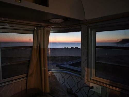 Apartamento Maggie At The Beach - Waterfront Retro Retreat