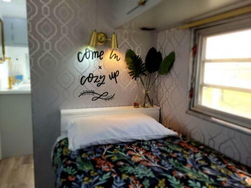 Apartamento Maggie At The Beach - Waterfront Retro Retreat