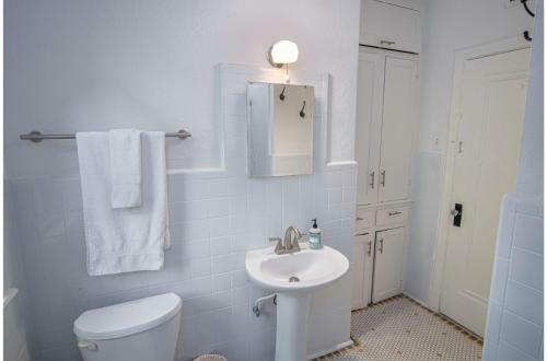 Close To Famous Attractions With Hot Tub And Fire Pit