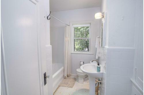 Close To Famous Attractions With Hot Tub And Fire Pit