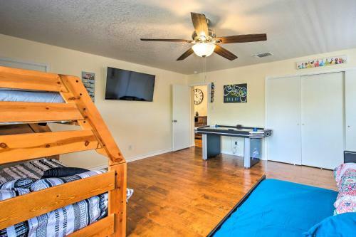 Spacious San Antonio Home About 3 Mi To Seaworld!