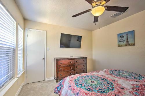 Spacious San Antonio Home About 3 Mi To Seaworld!
