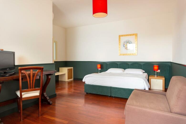 Hotel Ghal�