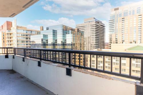 2br Premium Apartment With Gym Parking & Pool By Envitae