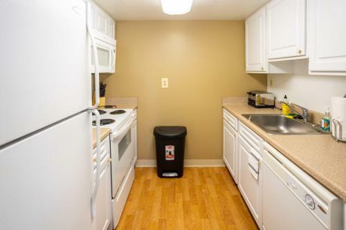 2br Premium Apartment With Gym Parking & Pool By Envitae