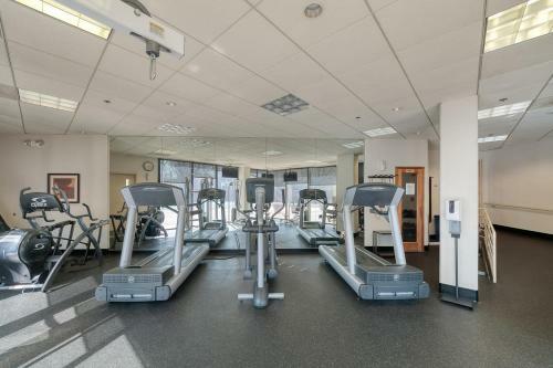2br Premium Apartment With Gym Parking & Pool By Envitae