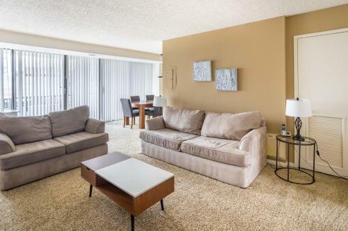 2br Premium Apartment With Gym Parking & Pool By Envitae