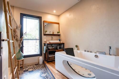 ?magnifique Villa Avec Piscine Spa? Sans Vis � Vis