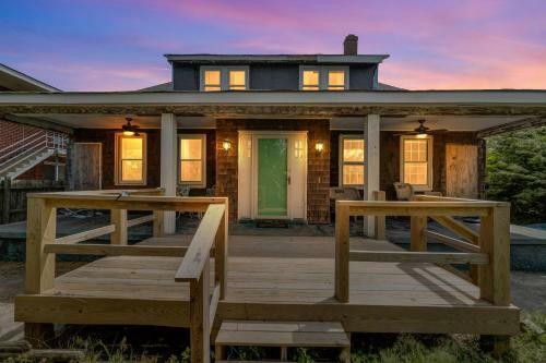 Manor And Mutts #2 Cottage