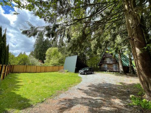 Spacious Riverside A-frame Cabin W/ Mt Baker Views