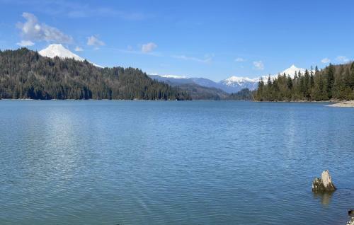 Spacious Riverside A-frame Cabin W/ Mt Baker Views