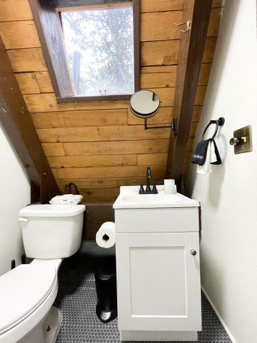 Spacious Riverside A-frame Cabin W/ Mt Baker Views