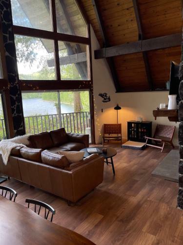 Spacious Riverside A-frame Cabin W/ Mt Baker Views