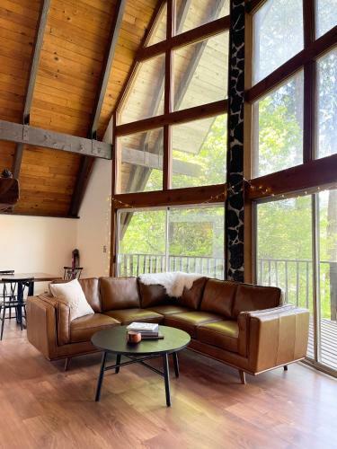 Spacious Riverside A-frame Cabin W/ Mt Baker Views