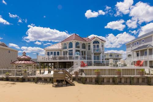 Seaside Sanctuary Oceanfront- Pool Open Year Round