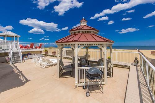 Seaside Sanctuary Oceanfront- Pool Open Year Round