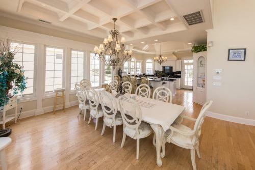 Seaside Sanctuary Oceanfront- Pool Open Year Round