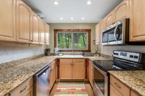 Riverfront Retreat At Lavender Lake