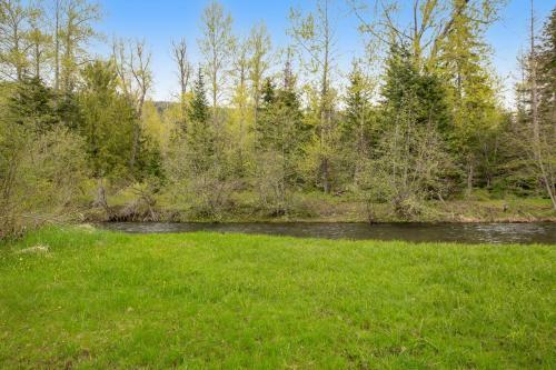 Riverfront Retreat At Lavender Lake