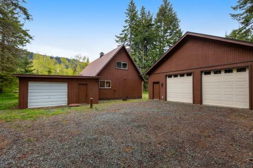 Riverfront Retreat At Lavender Lake