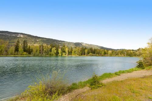 Riverfront Retreat At Lavender Lake