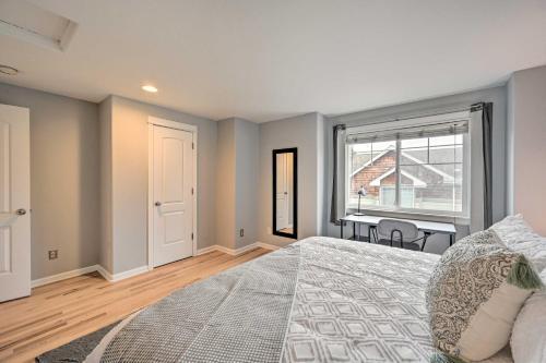 Pet-friendly Seattle Townhome Less Than 1 Mi To Lake!