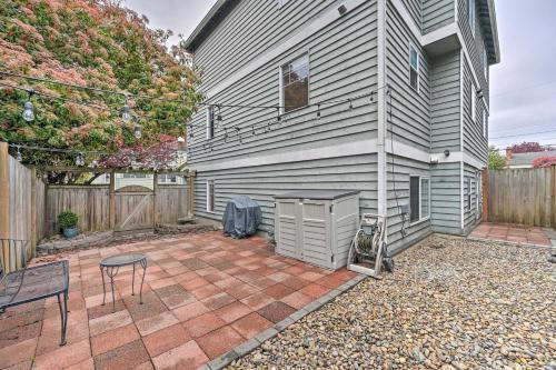 Pet-friendly Seattle Townhome Less Than 1 Mi To Lake!