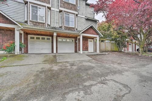 Pet-friendly Seattle Townhome Less Than 1 Mi To Lake!