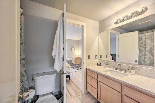 Pet-friendly Seattle Townhome Less Than 1 Mi To Lake!