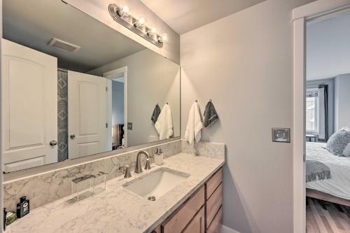 Pet-friendly Seattle Townhome Less Than 1 Mi To Lake!