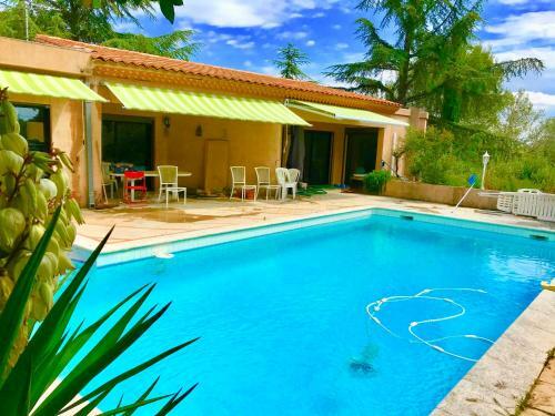 Villa Avec Piscine Sur Les Hauts De N�mes