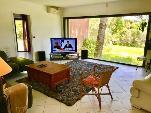 Villa Avec Piscine Sur Les Hauts De N�mes